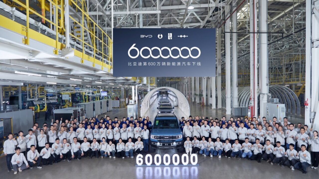 Как горячие пирожки: BYD выпустил 6-миллионный «зелёный» автомобиль -  Китайские автомобили